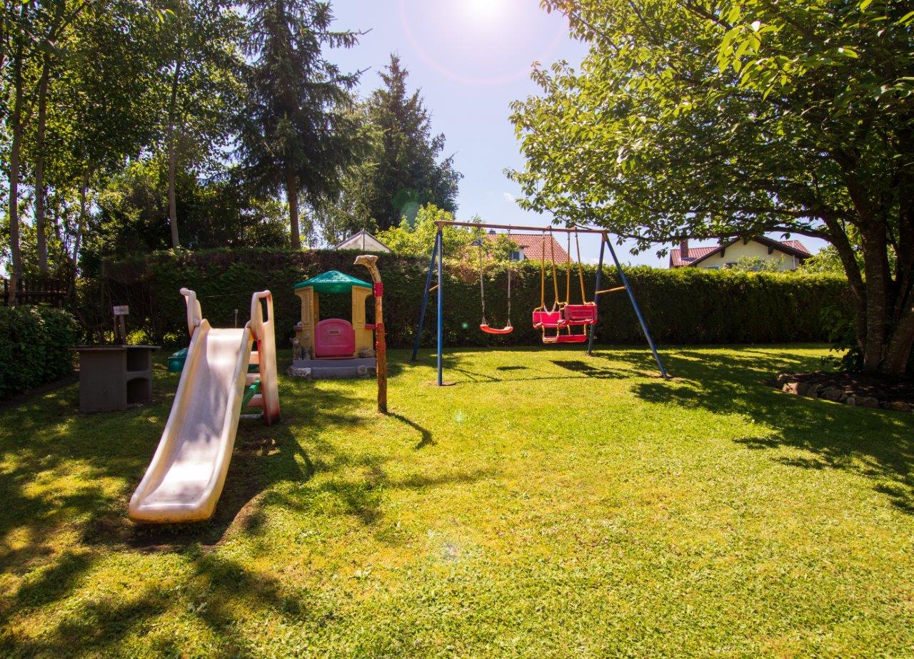 Gemütliche Garten im Sommer